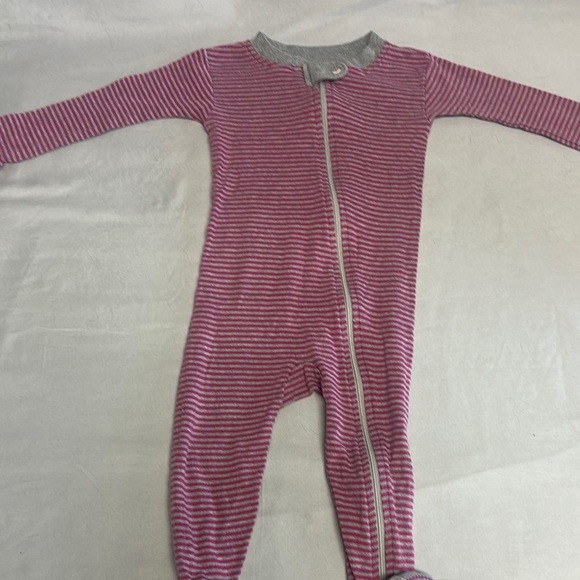 Burt's Bees Baby - Pink and Gray Footies Organic Cotton One Piece - Picture 1 of 5